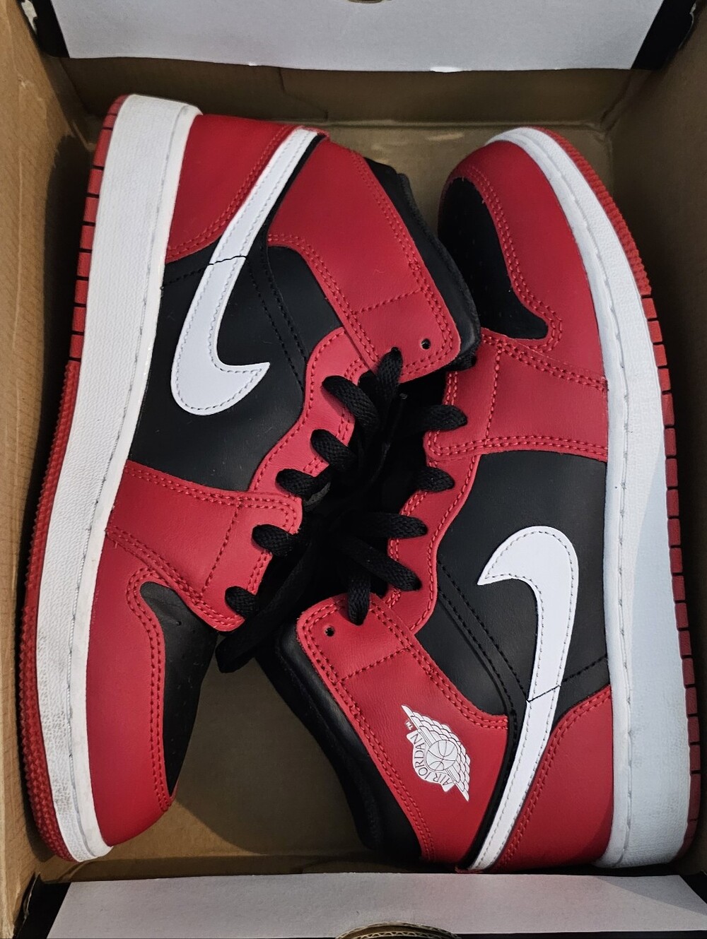 Air Jordan 1 Mid (GS) - Picture 2 of 9